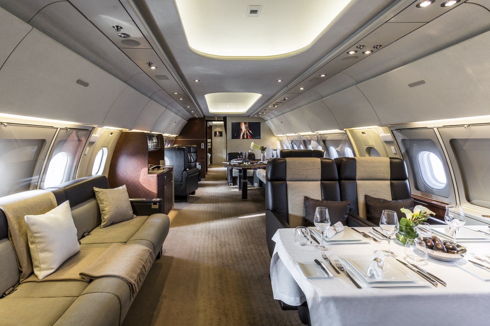 成都判决在开曼和BVI成功执行，目标是一架ACJ318公务飞机