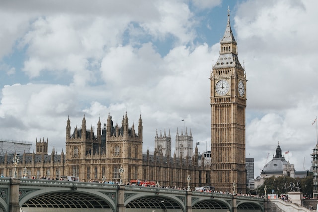 在英国执行中国判决：跨境追索中的资产执行实务